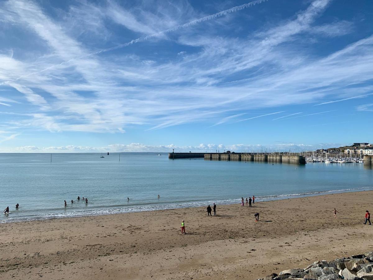 Un Balcon Sur La Mer, Acces Direct A La Plage Granville Exteriér fotografie